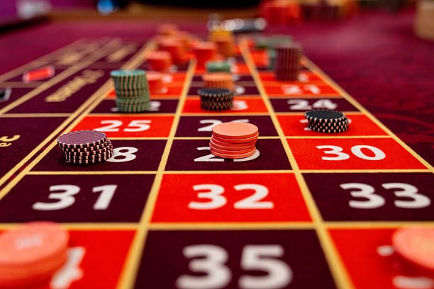 Side-by-side comparison of fantasi live roulette studio on phone and tablet screen