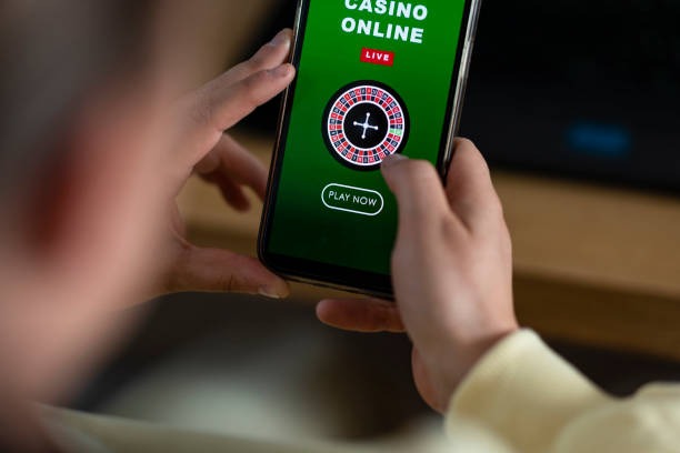 Live Gaple table on fantasi showing dealer, tiles, and multiple players in real-time gameplay